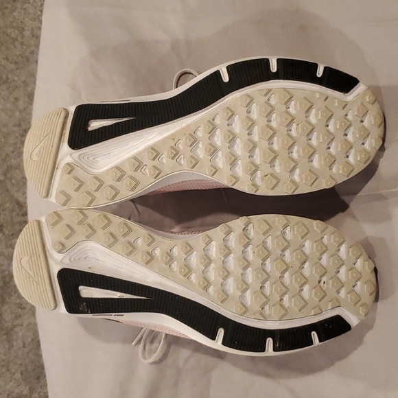 NIKE Quest Women's Running Shoes. Size 10 - Picture 2 of 6